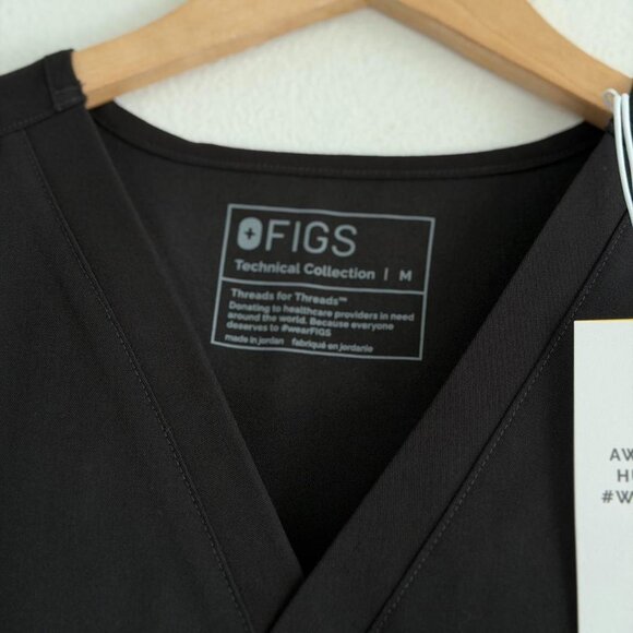 Figs Women's Catarina One Pocket Scrub Top in Black, Size Medium - Picture 7 of 9
